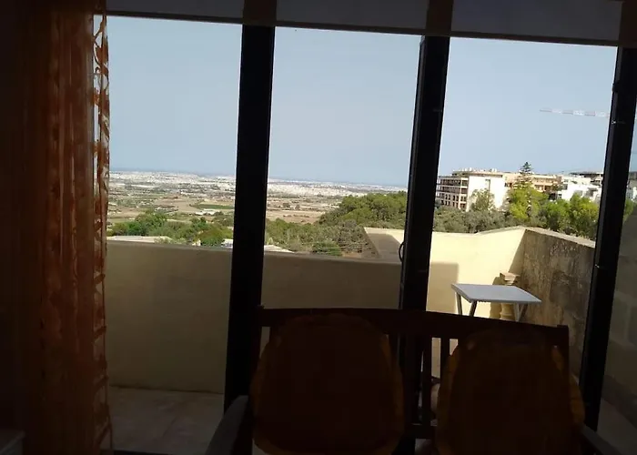 Terraced House With Stunning View Close To Mdina Ferienhaus